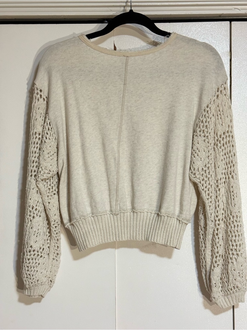 Free People Cream V-Neck Sweatshirt Crochet Lace Long Balloon Sleeves Size Small - Picture 4 of 16